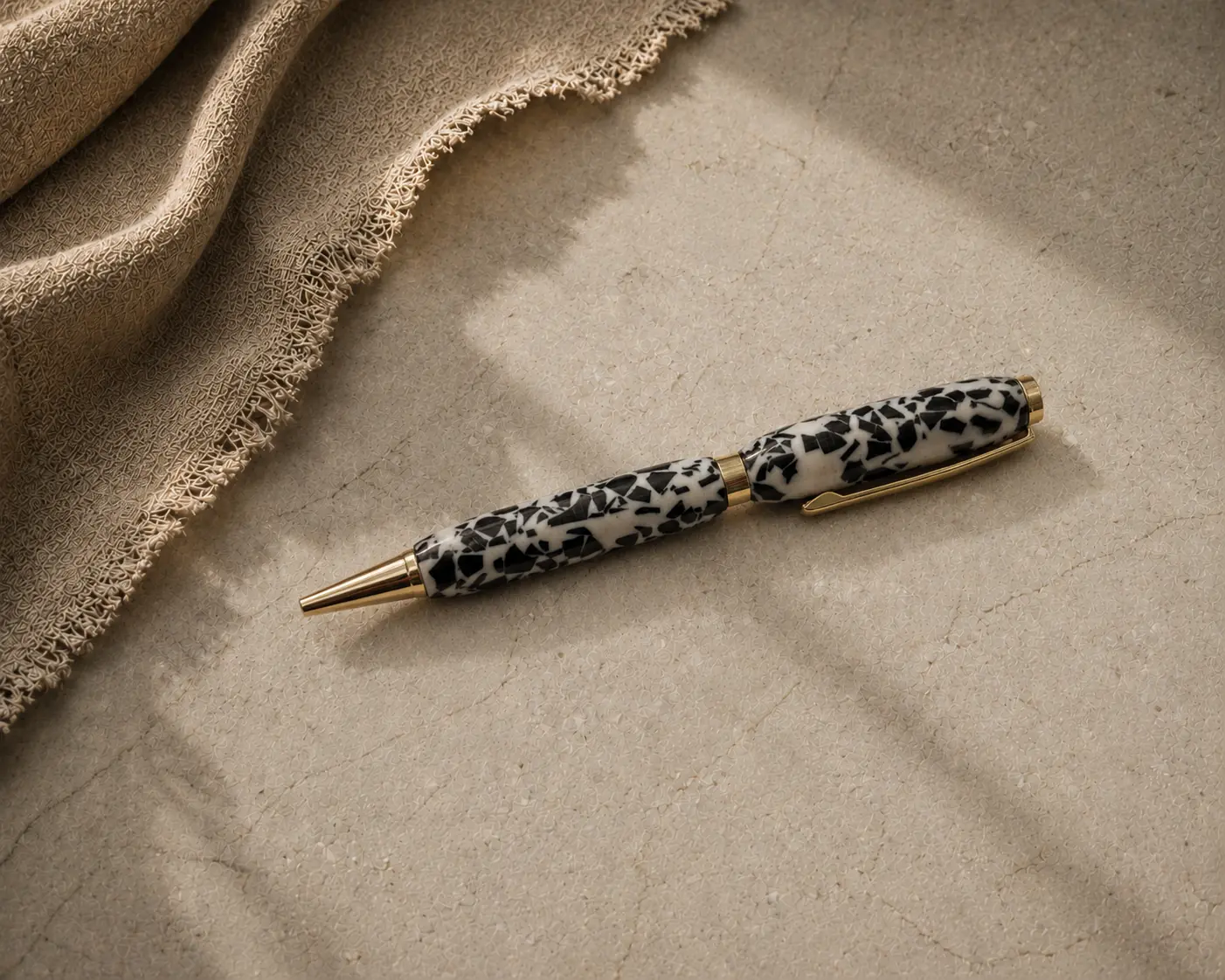 Desenli El Yapımı Reçine Kalem (Gold) No:1
