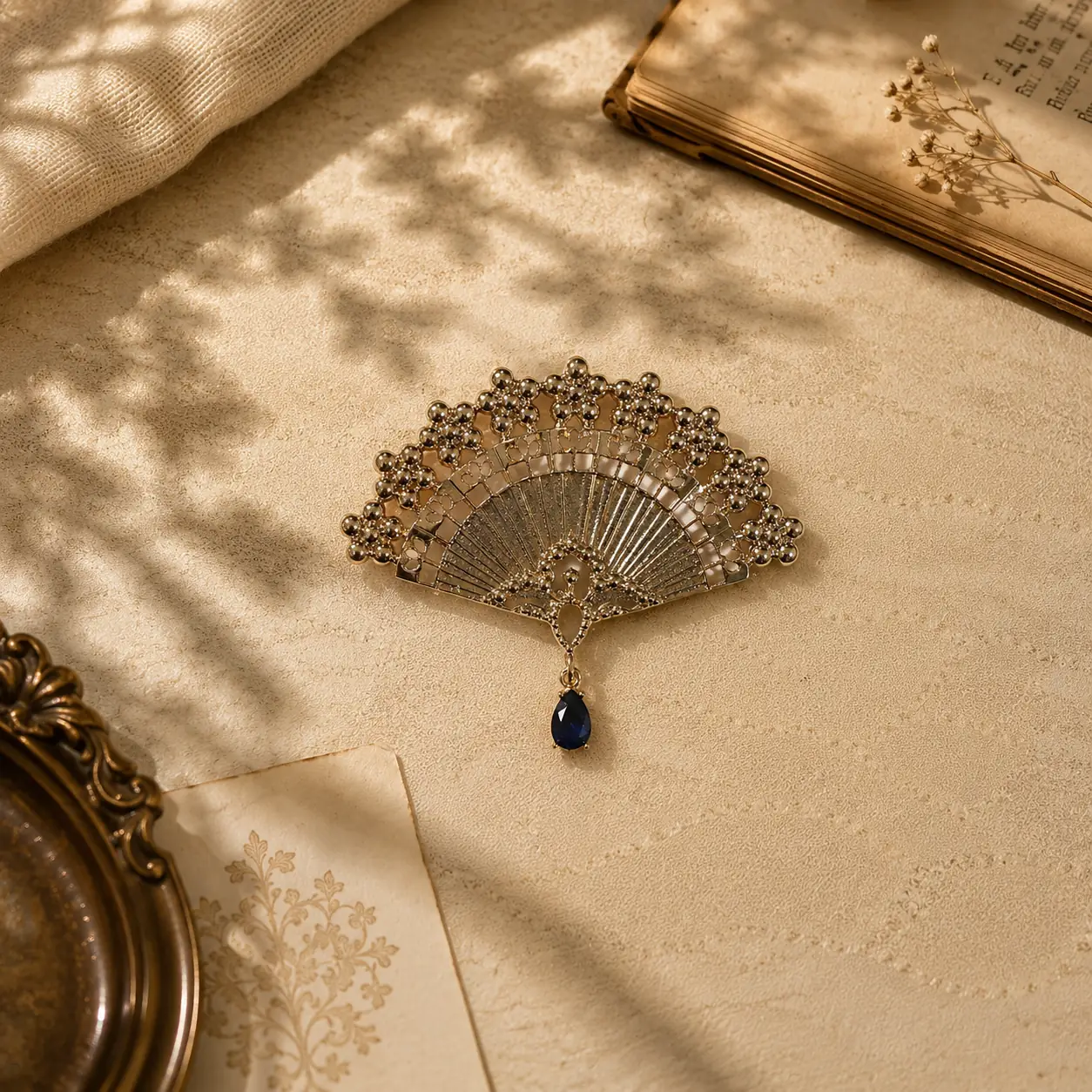 Safir Tonlu Yelpaze Broş